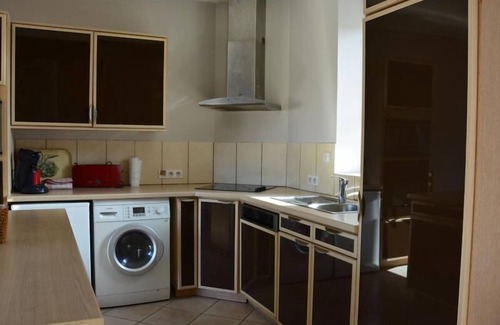 Oinville-Saint-Liphard Cottage | Charming Farmhouse Stay: Cozy 2-Bedroom Home with Terrace, Near Paris, Orléans & Chartres