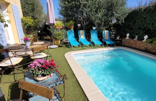 Roquebrune-sur-Argens Villa | Charming gîte with pool and garden