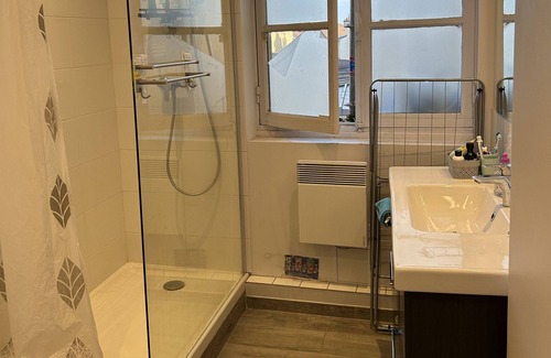 Saint-Germain-en-Laye Apartment | Charming 1BR Oasis:Metro & City Center Minute Away