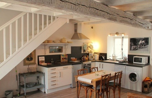 Talmont-Saint-Hilaire Cottage | Charming Gîte in Former School with Garden, Bikes & WiFi, Near Beach & Thalassotherapy