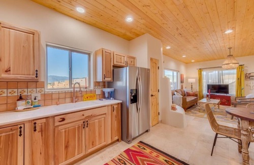 Taos House | Charming free standing Casita in Taos, NM