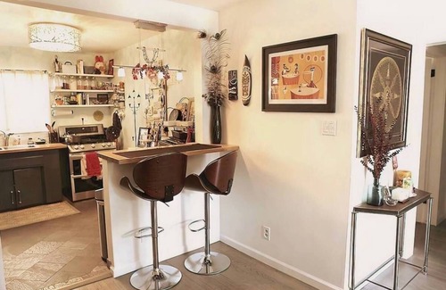 Alamitos Beach Condo | Charming Furnished Condo close to the Beach