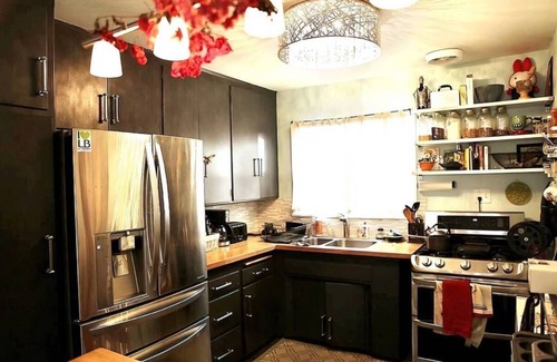 Alamitos Beach Condo | Charming Furnished Condo close to the Beach