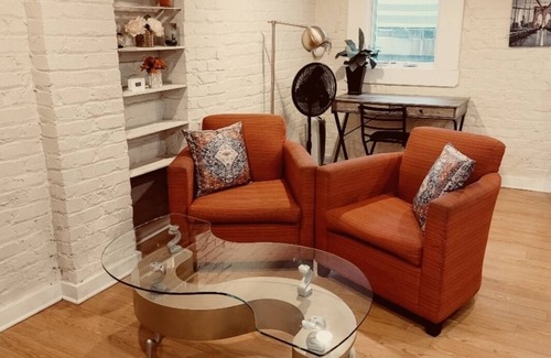 Fan District Apartment | Charming Garden Ensuite in delightful Richmond with WiFi