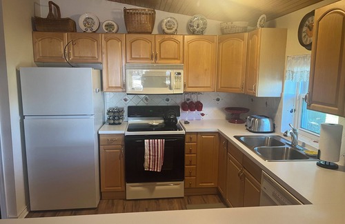 Heath House | Charming gated 2BR2bath Guest House in Heath, kid &pet friendly +long term stays
