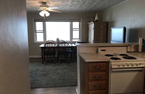 Gypsum Condo | Charming Gem Beach, Catawba Island Condo- Beachfront!