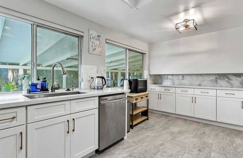 Valle Lindo House | Charming Getaway Nestled in Peaceful Pecan Grove Drive Retreat #41751