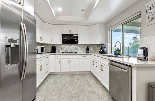 Valle Lindo House | Charming Getaway Nestled in Peaceful Pecan Grove Drive Retreat #41751