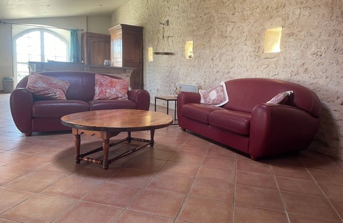 Soubise House | Charming gite, central to Charente Maritime, pets welcome