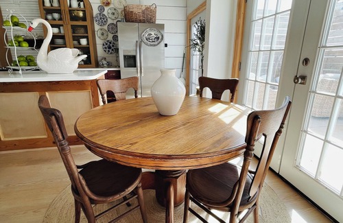 Elk City House | Charming Glamping Barn with AC – Cozy Escape in Elk City!