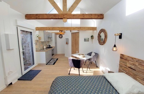 Saint-Pol-de-Leon Cottage | Charming granite stone cottage between land and sea, in St Pol de Leon