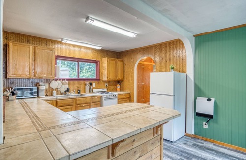 Fountain Cabin | Charming Green Cabin with Private Round Lake Access, Minutes from Ludington