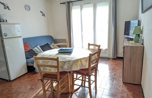 Port-la-Nouvelle Apartment | Charming Ground-Floor T2 Apartment, 300m from Beach, Port View, Parking Included, Sleeps 4.