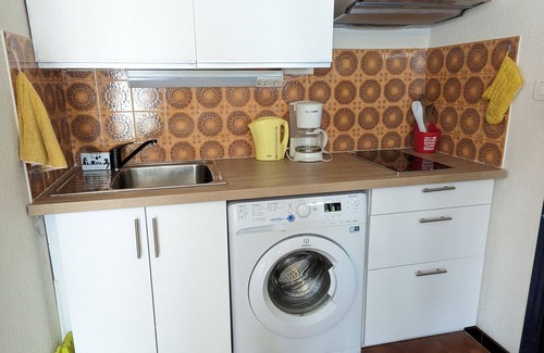 Port-la-Nouvelle Apartment | Charming Ground-Floor T2 Apartment, 300m from Beach, Port View, Parking Included, Sleeps 4.