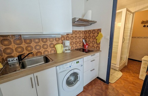 Port-la-Nouvelle Apartment | Charming Ground-Floor T2 Apartment, 300m from Beach, Port View, Parking Included, Sleeps 4.