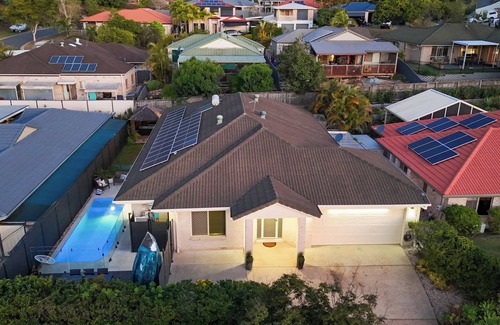 Gold Coast House | Charming group getaway - 9 mins to Burleigh beach