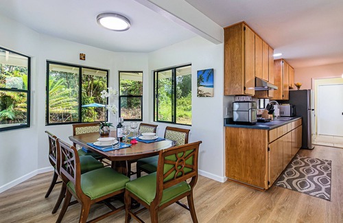 Fern Acres House | Charming Guest House in Mountain View