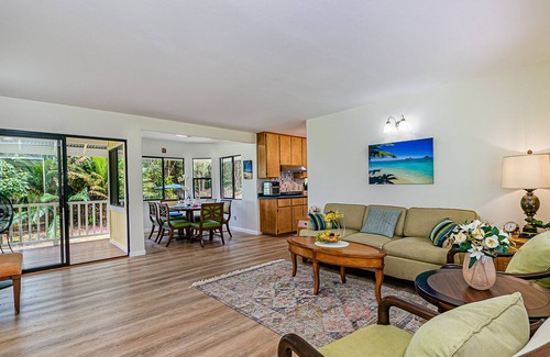 Fern Acres House | Charming Guest House in Mountain View