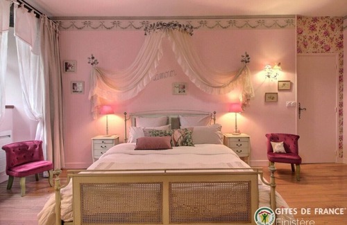 Loperec Bed & Breakfast | Charming guest room in a 16th century Breton manor