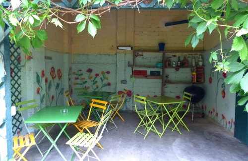 Dompierre-sur-Besbre Cottage | Charming Home with Garden, 4km from Le Pal, Sleeps 8, Pet-Friendly, WiFi, Near Shops