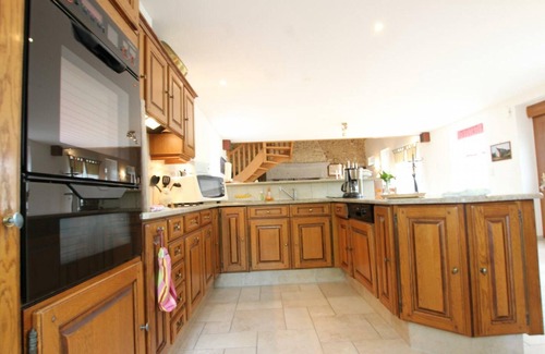 Villedieu-les-Poeles-Rouffigny Cottage | Charming Home with Fireplace, Large Garden & Modern Amenities in Peaceful Countryside
