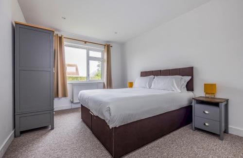 South Hayling House | Charming Hayling House with Garden Pass The Keys