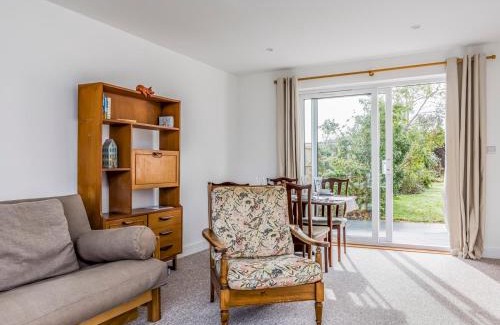 South Hayling House | Charming Hayling House with Garden Pass The Keys