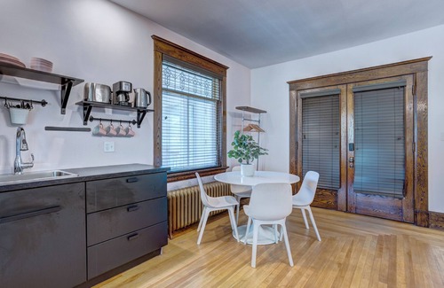 Lunenburg Apartment | Charming Heritage Suite w/Cozy Sunroom & Deck (Suite 1)