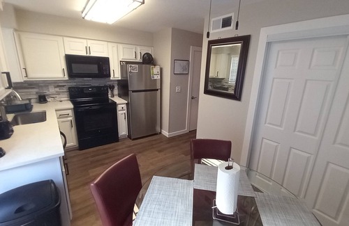 Lago Vista House | Charming Hill Country Lakeview townhome in cool Lago Vista TX