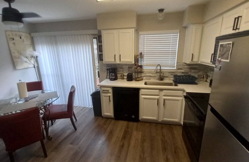 Lago Vista House | Charming Hill Country Lakeview townhome in cool Lago Vista TX