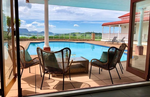 Tamaterau Villa | Charming hill top retreat with bay and mountain views.