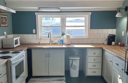 Rockville House | Charming Historic 3BR One Block to Downtown Rockville Shopping & Dining