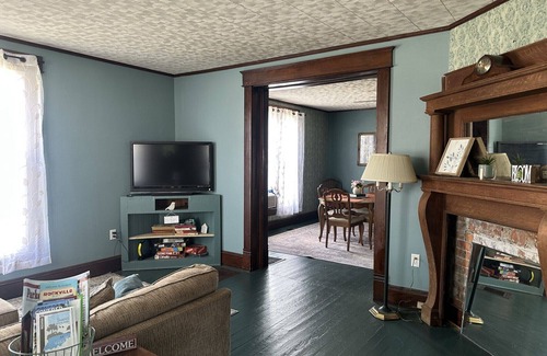 Rockville House | Charming Historic 3BR One Block to Downtown Rockville Shopping & Dining