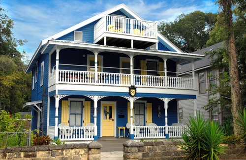 Downtown Historic District Apartment | Charming Historic Apartment Located in Downtown Saint Augustine. Park and Walk