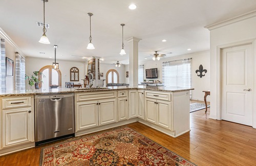 Arabi House | Charming Historic Home Near French Quarter - Cozy & Convenient!