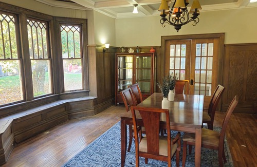 Near East Columbus House | Charming Historic Retreat in the heart of Old Town East - Walk to Downtown.