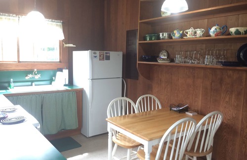 Volcano Cottage | Charming Historic Sugar Era Family Home Close to Volcanoes National Park!