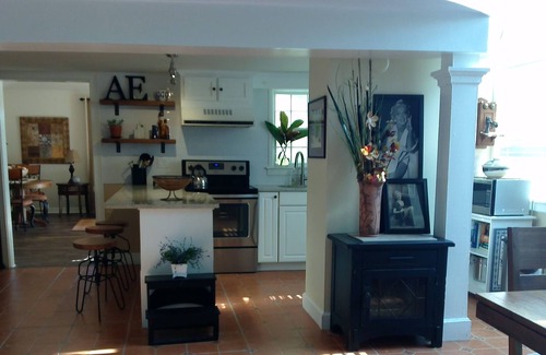 Safety Harbor Cottage | Charming, Historic Carriage House Old Florida setting on Tampa Bay