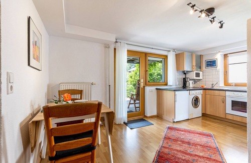 Tuebingen Apartment | Charming Holiday Apartment with Private Terrace and Wi-Fi