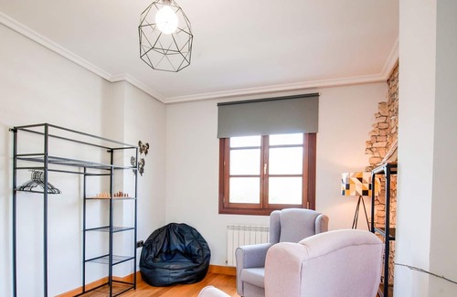 Arantza House | Charming Holiday Home in Arantza near Forest