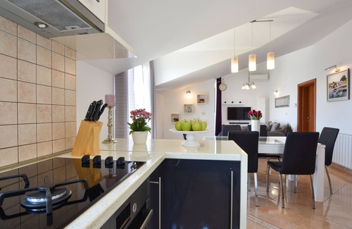 Klis Villa | Charming Holiday House with pool