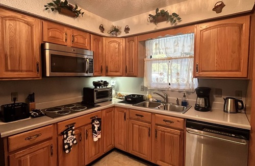 Piney Green House | Charming home 5 minutes to Camp Lejeune and Beaches