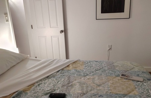 La Presa House | Charming Home : AC, Fast internet, Office, Off-Street Parking, Laundry