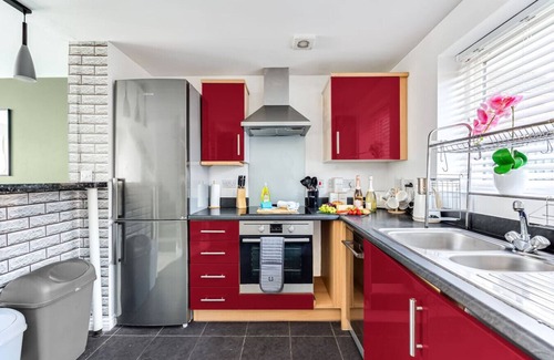 Milton Keynes House | Charming Home Driveway Parking Wifi SmartTV