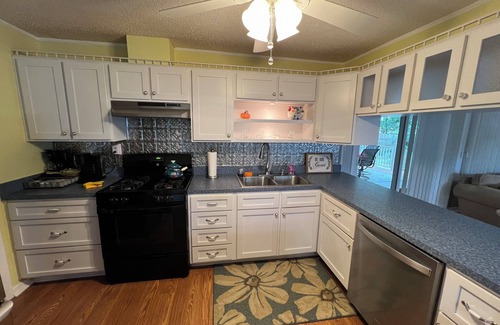 Northeast Pensacola House | Charming home near 1-10, WiFi, deck, close to everything, yard, pets, 65” TV.