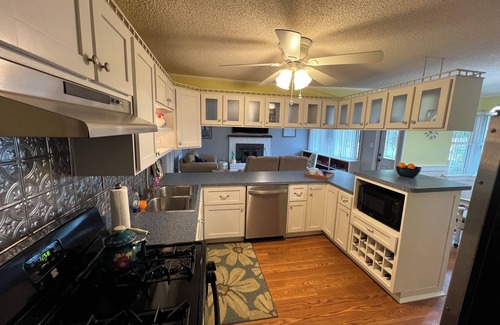 Northeast Pensacola House | Charming home near 1-10, WiFi, deck, close to everything, yard, pets, 65” TV.