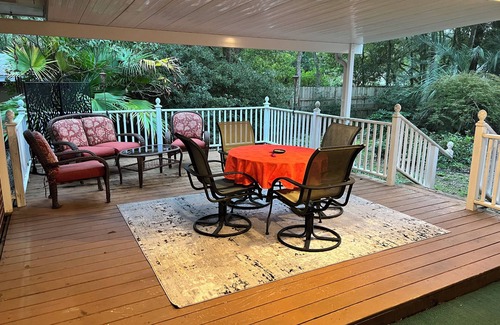 Northeast Pensacola House | Charming home near 1-10, WiFi, deck, close to everything, yard, pets, 65” TV.