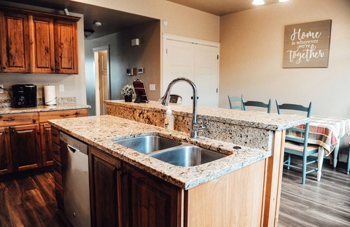 North Logan House | Charming Home North Logan 3BD/2.5BA Sleeps 6