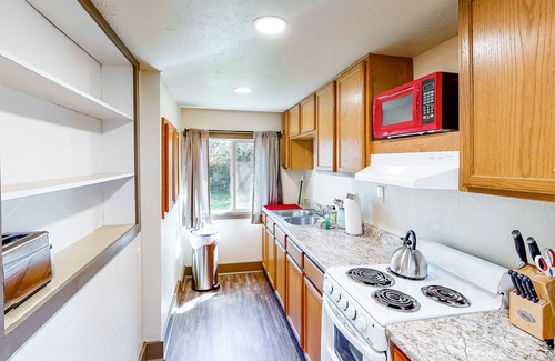 Springfield House | Charming Home w/Fast WiFi, a Private Washer/Dryer, & Two Kitchens