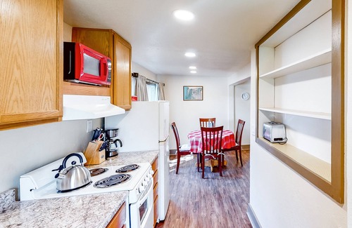 Springfield House | Charming Home w/Fast WiFi, a Private Washer/Dryer, & Two Kitchens